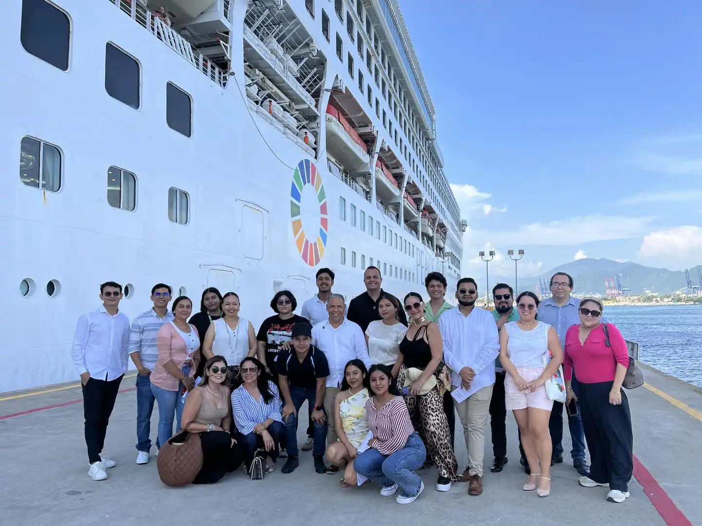 Inicio visita barco de la paz utem 2025 (1)