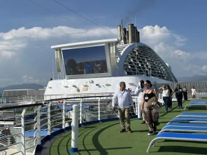 Comunidad UTeM visita la exposición “Un mensaje a la humanidad” en el barco La Paz 2025 visita barco de la paz utem 2025 (4)