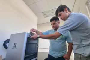 Estudiantes de Energías Renovables diseñan y fabrican piezas con impresora 3D energias03