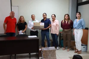 Estudiantes de la UTeM reciben equipos del programa ColiBeca Computadoras estudiantes de la utem reciben equipos del programa colibeca computadoras 3