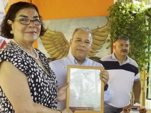 Reconocen al rector de la UTeM por resolver rezago histórico en la entrega de títulos reconocen al rector de la utem por resolver rezago histórico en la entrega de títulos 1
